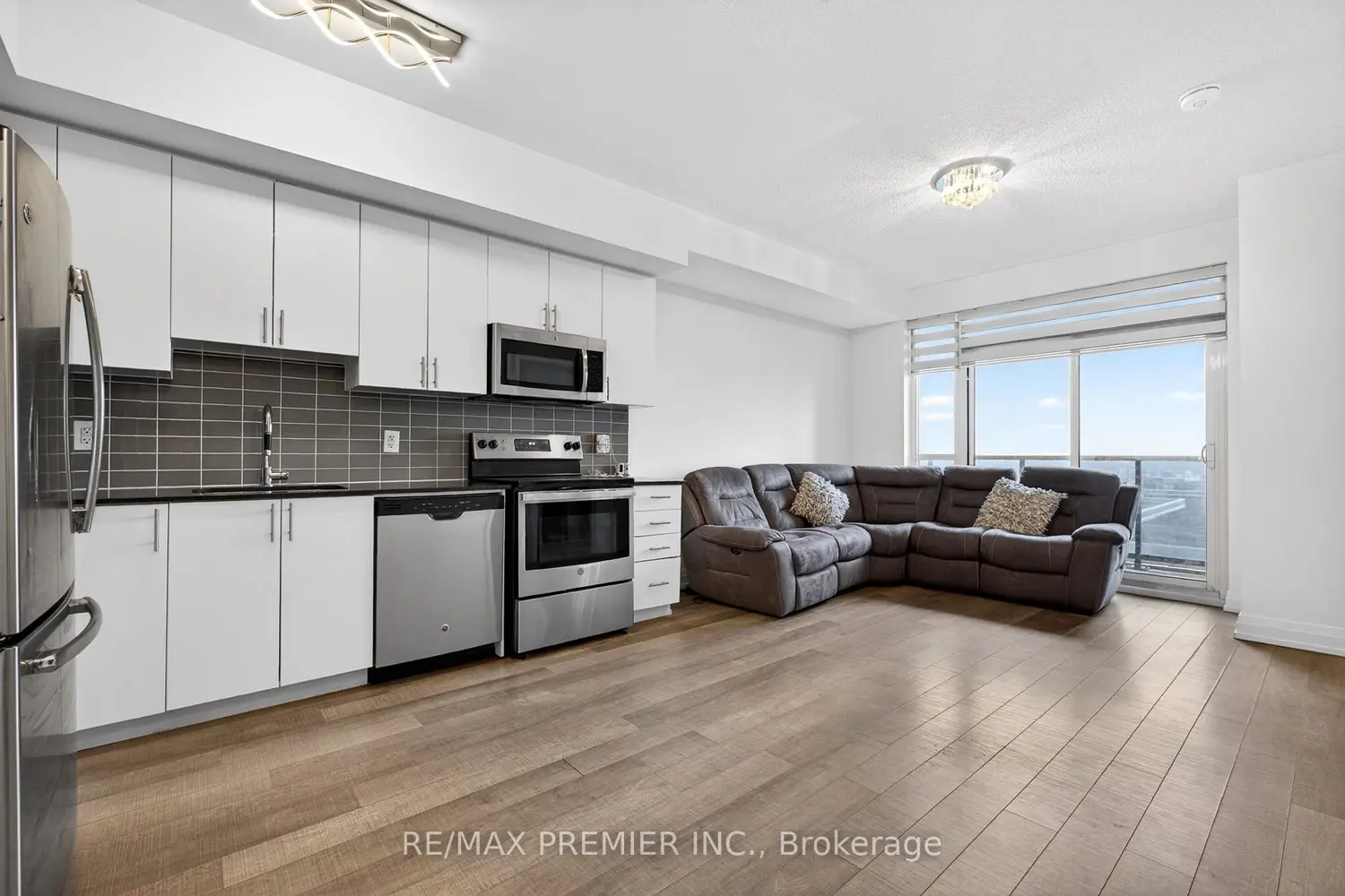 Additional image 4 of 7167 Yonge Street 608