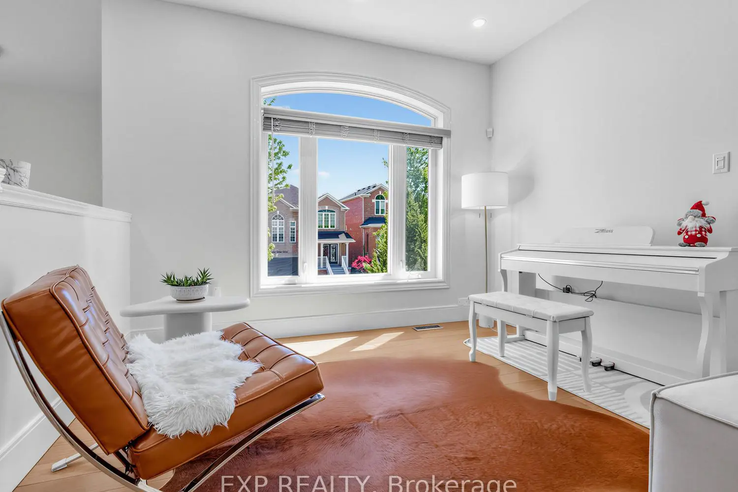 193 Fairlane Crescent photo 4