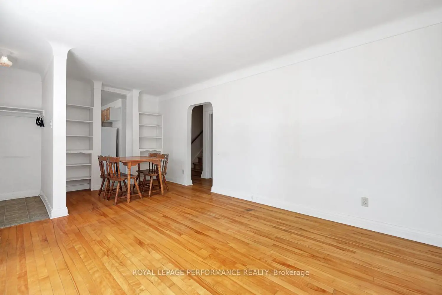 535 Dunbrack Street photo 4