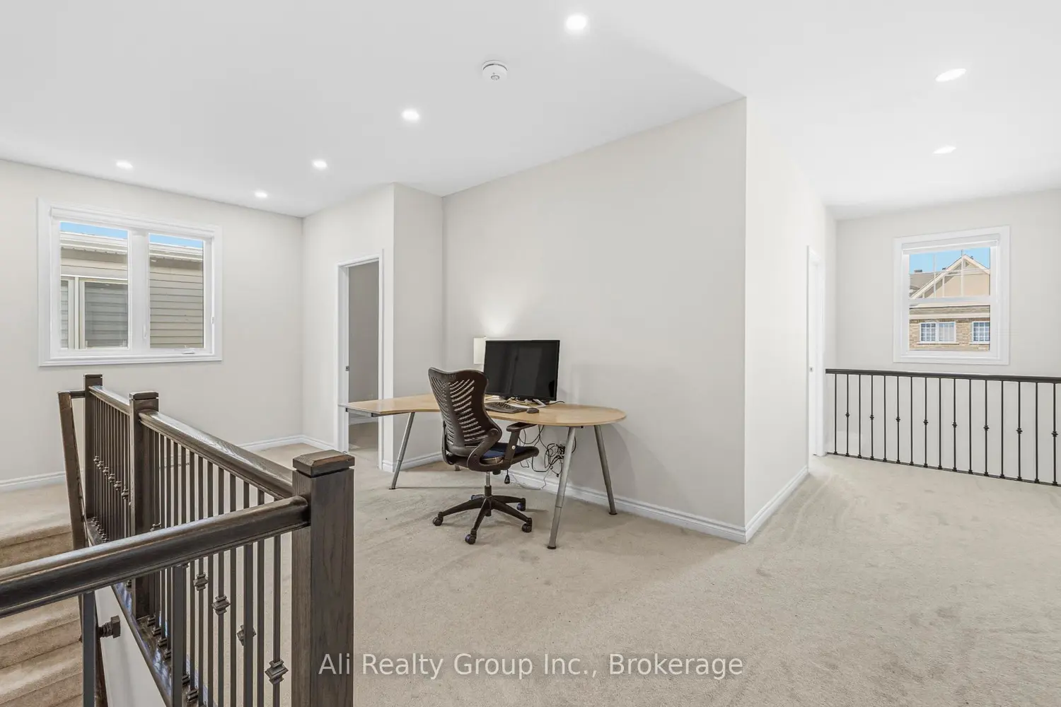 38 Mudminnow Crescent photo 3
