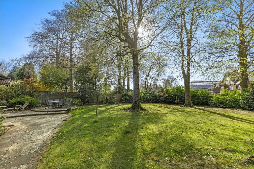 6 bed detached house for saleThe Paddock, Godalming, Surrey GU7 photo 3