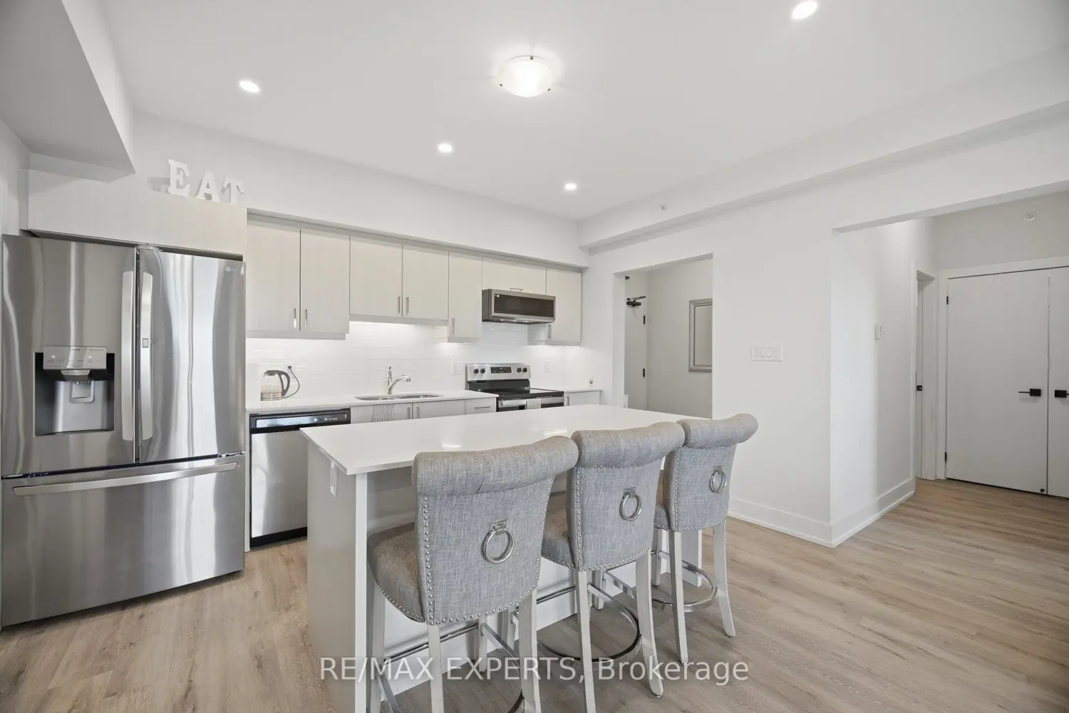 Additional image 3 of 10 Culinary Lane 605