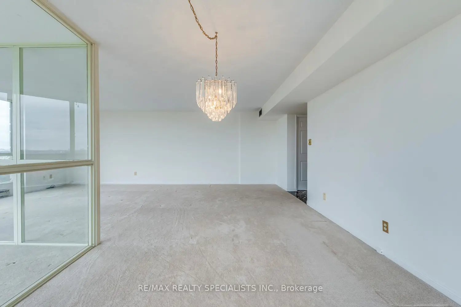 55 Kingsbridge Garden Circle 1002 photo 5