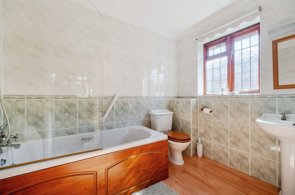 Additional image 16 of 4 bed detached house for saleSycamore Road, Farnborough, Hampshire GU14