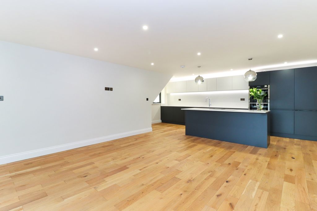2 bed flat for saleLower House, Gerrards Cross SL9