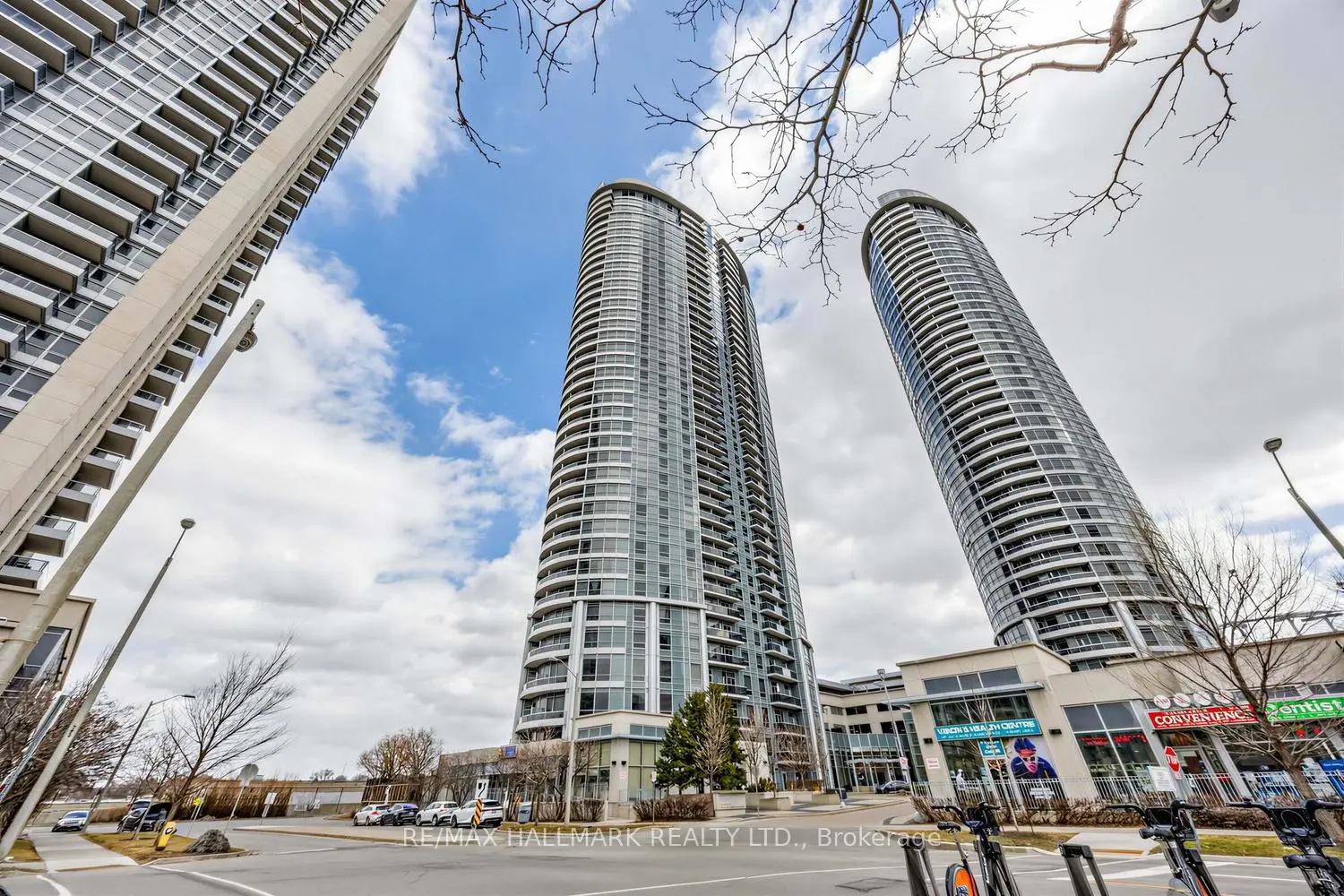 135 Village Green Square 3918