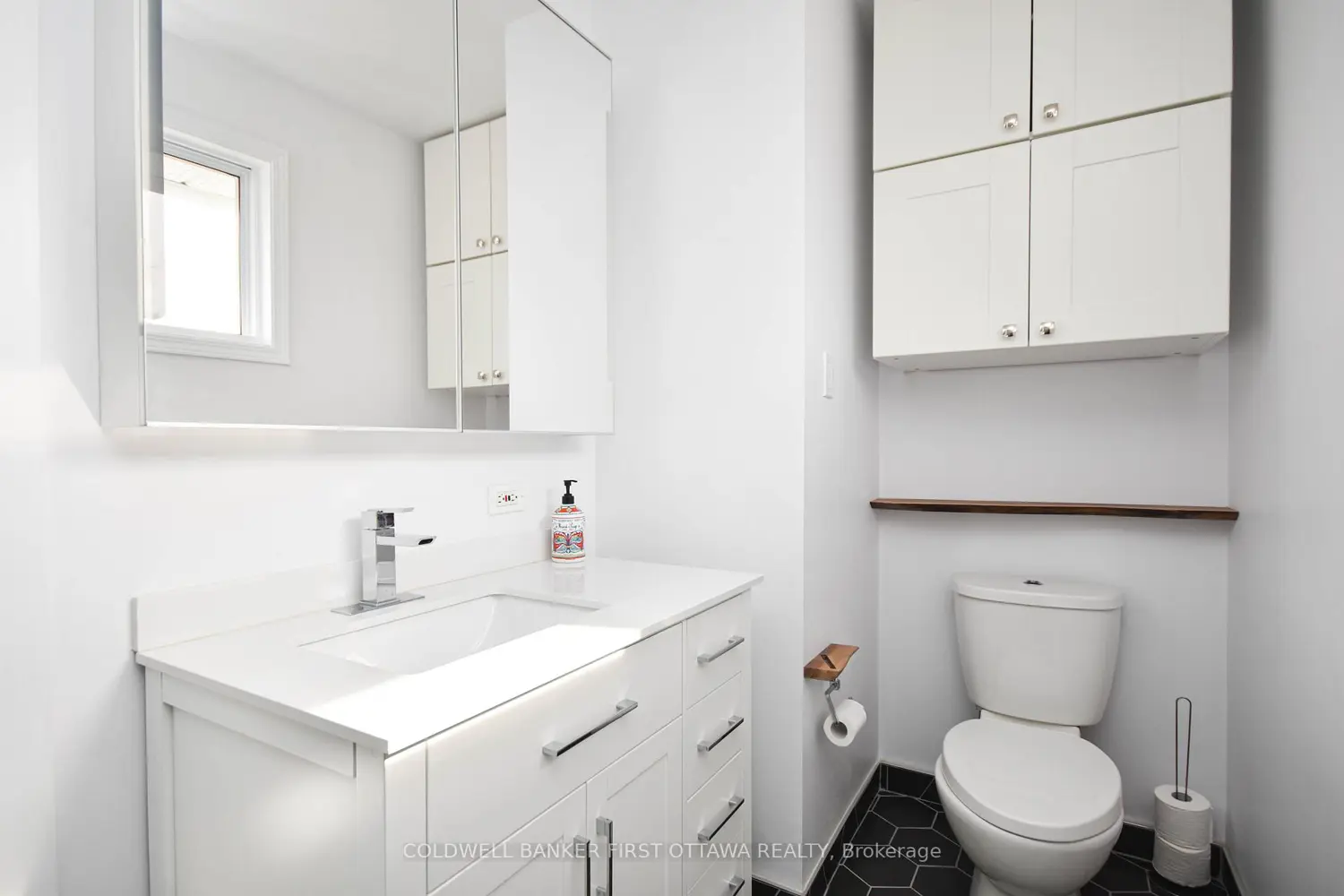 2061 Balharrie Avenue photo 3