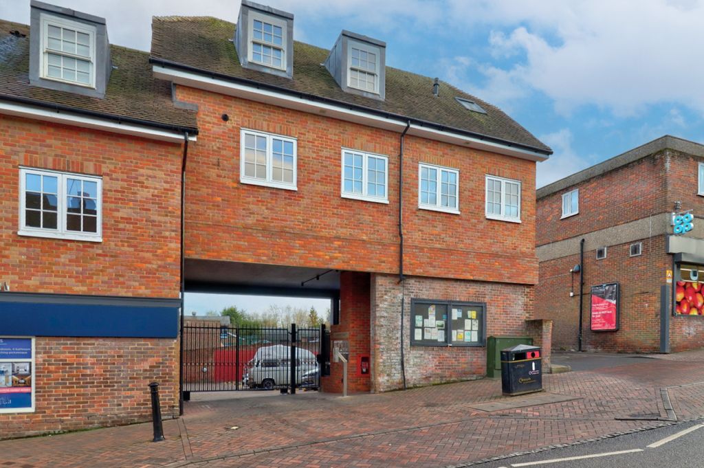 1 bed flat for saleStation Approach, Great Missenden, Buckinghamshire HP16 photo 3