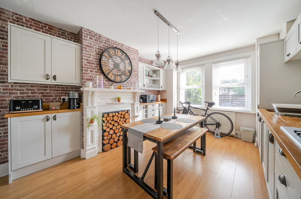 Additional image 8 of 2 bed maisonette for saleFleet Road, Fleet, Hampshire GU51