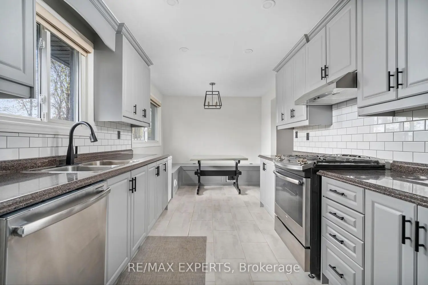 52 Maple Avenue photo 3