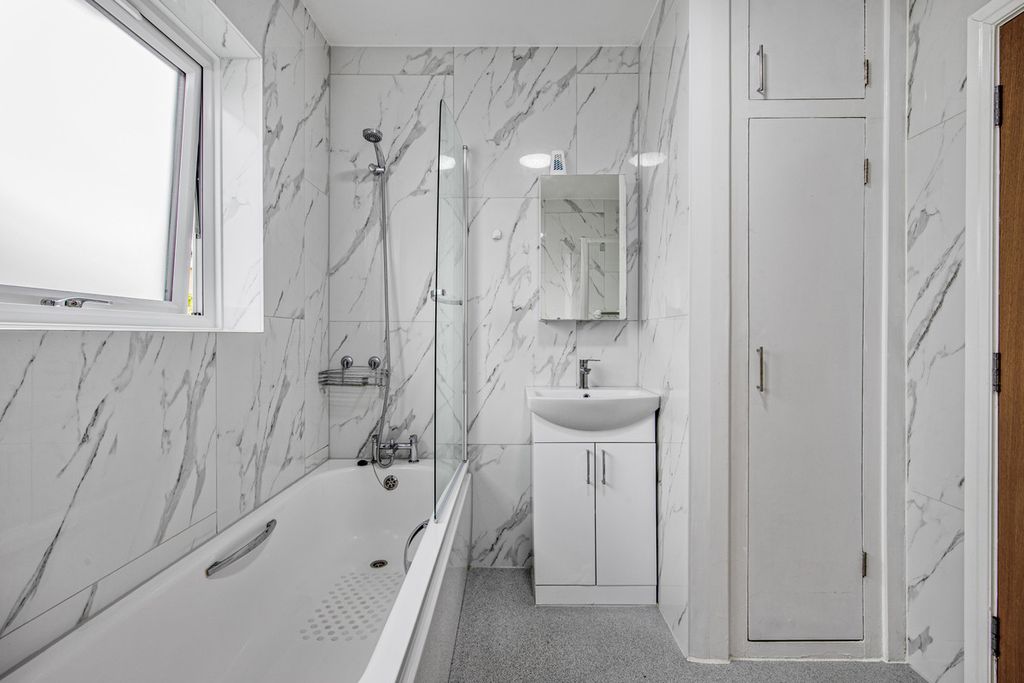 Additional image 23 of 3 bed detached house for saleThong Lane, Gravesend DA12