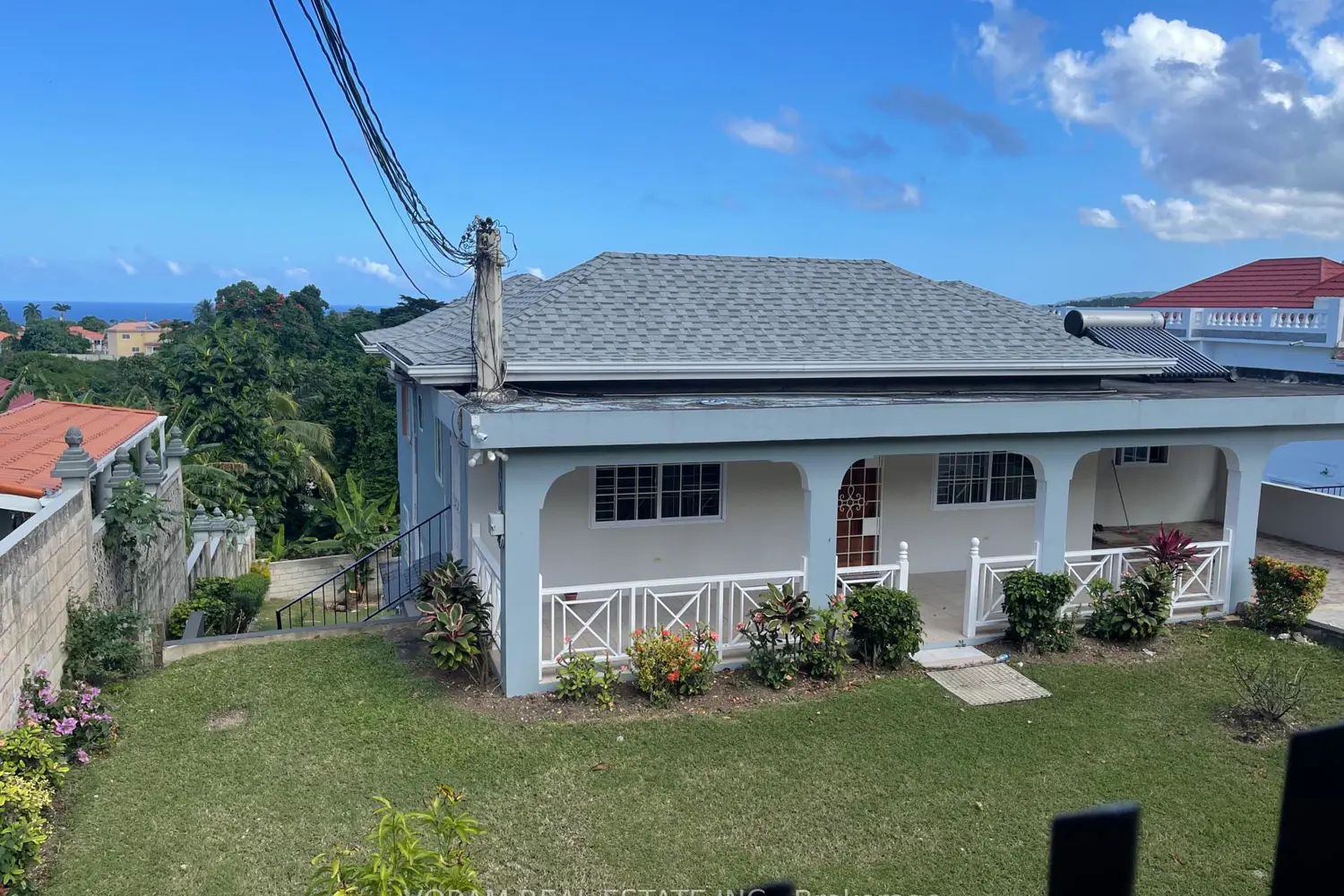 33 Hillside Close