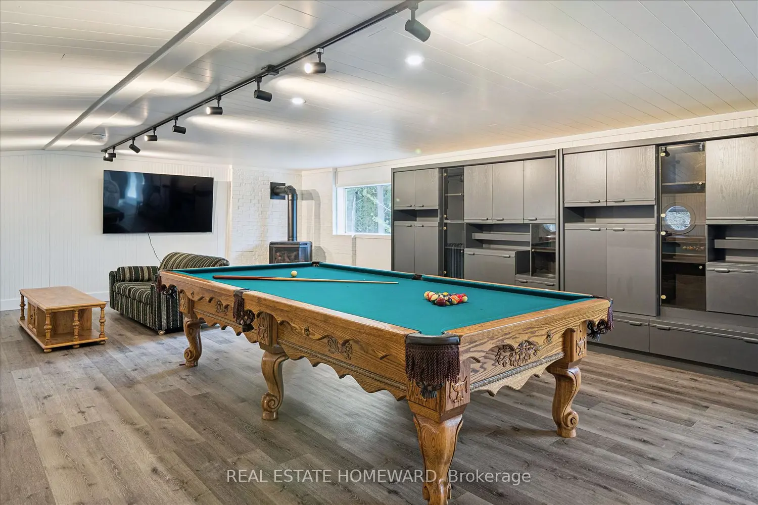 1085 Austin Lane photo 3