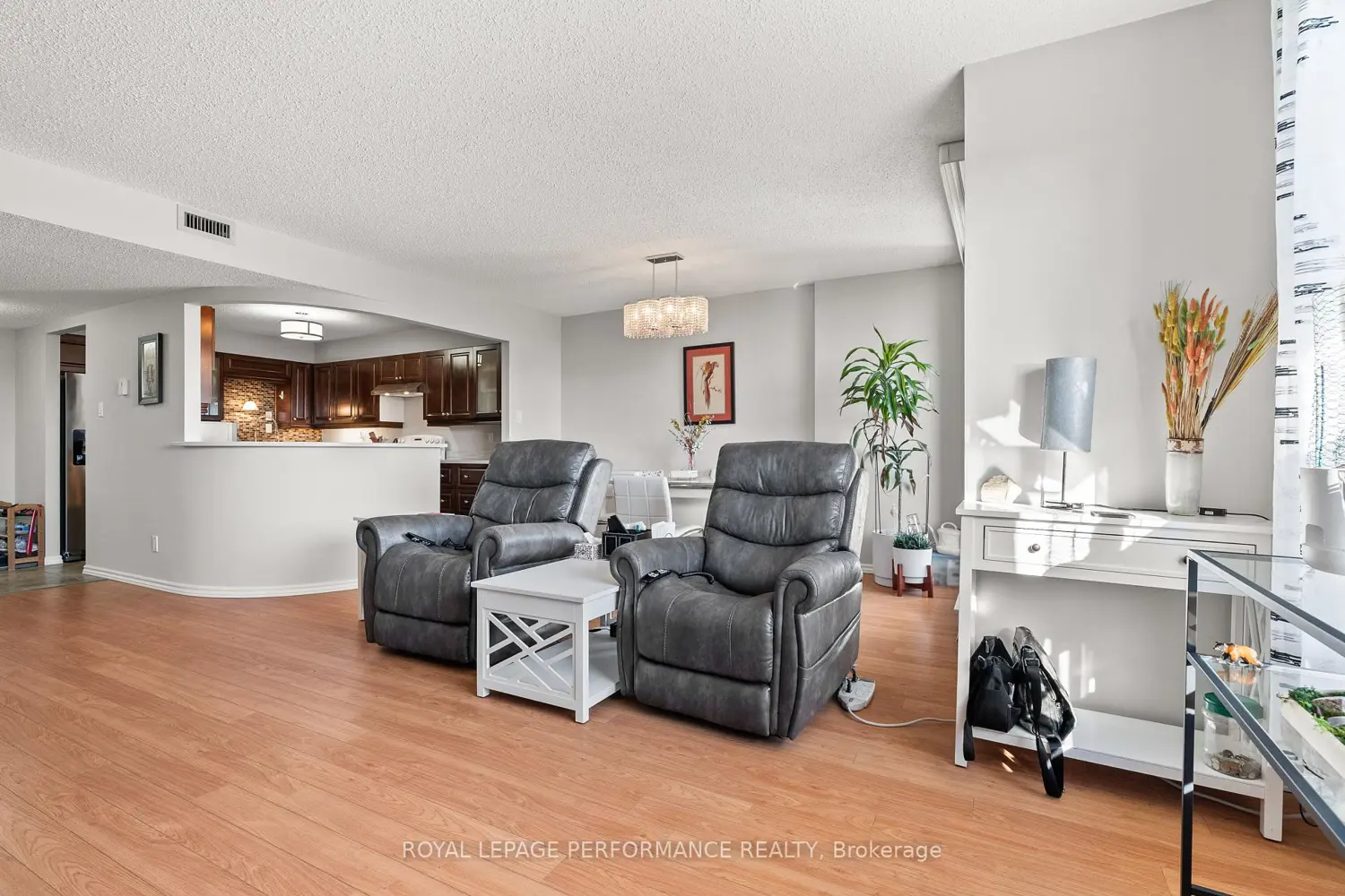 200 Lafontaine Avenue Unit #407 photo 2