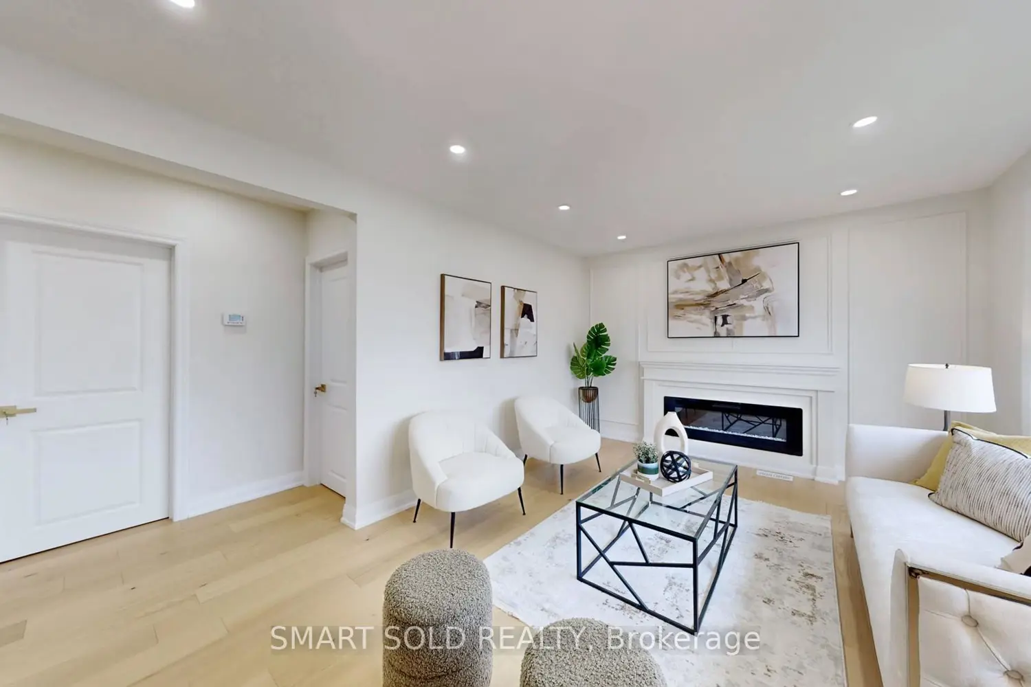 439 Fernleigh Circle photo 3