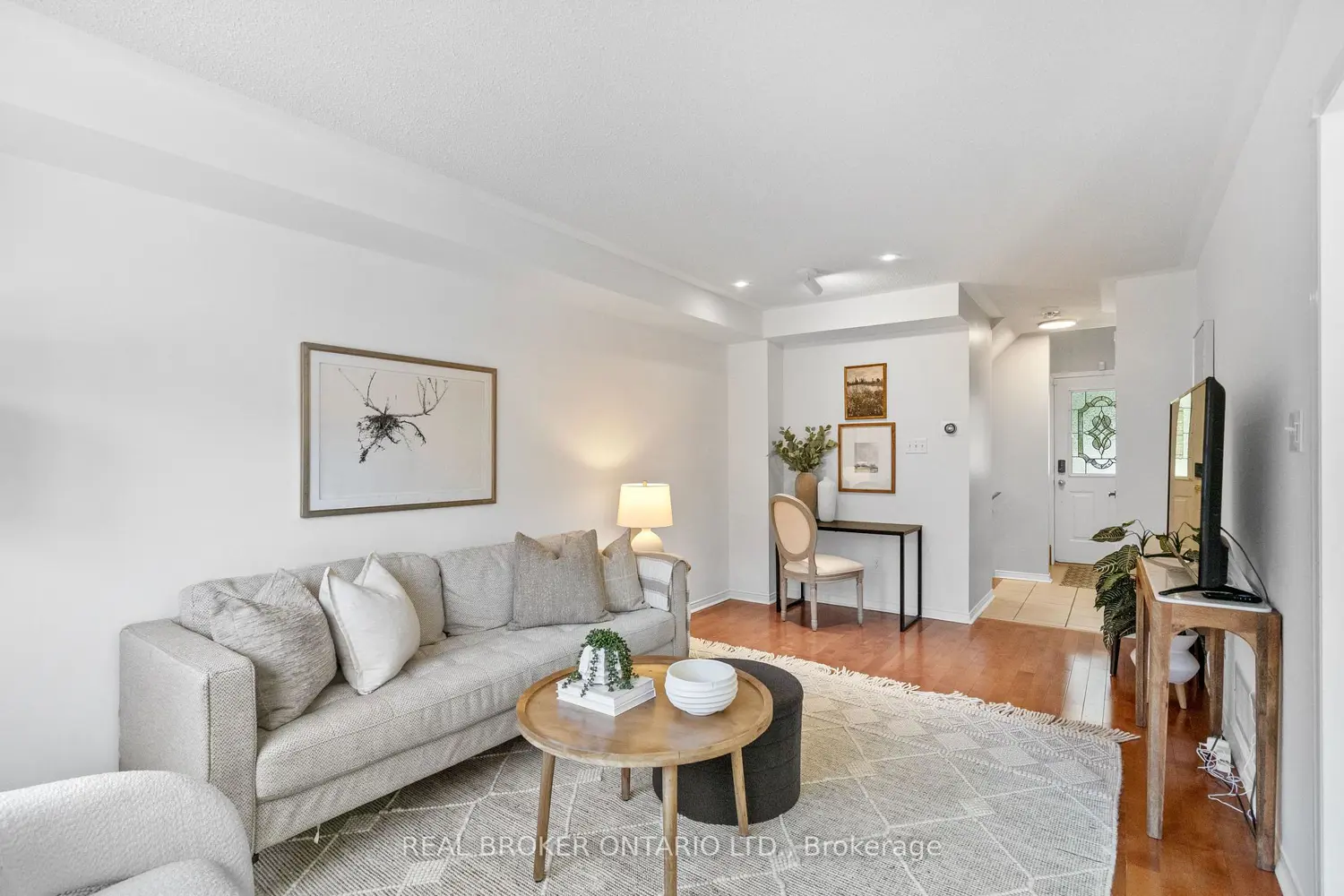 8 Dawson Crescent photo 4