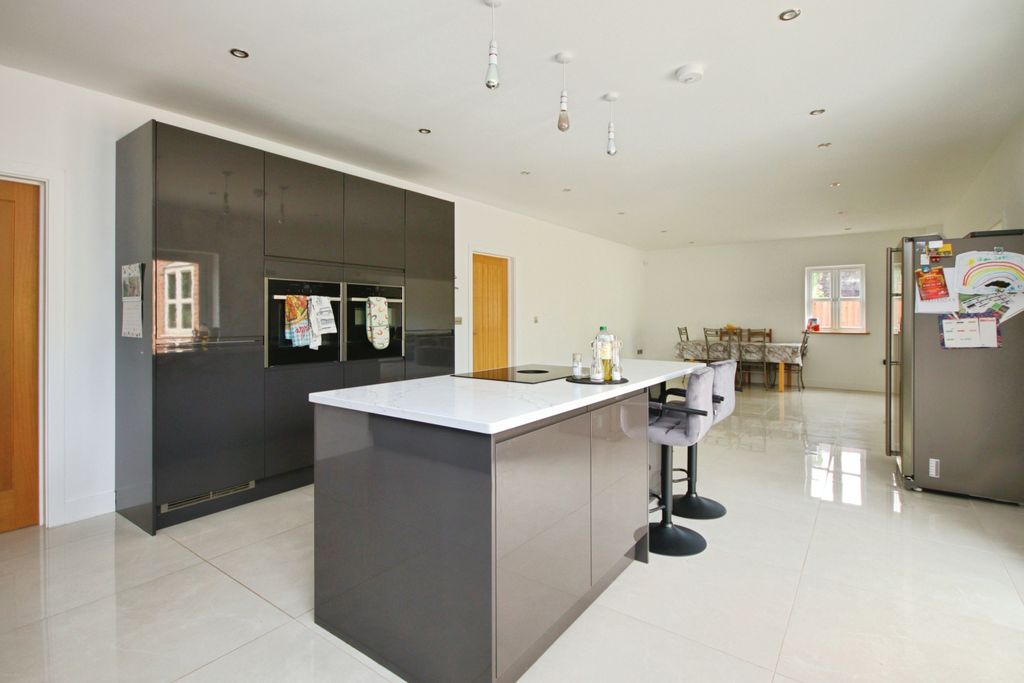 4 bed detached house for salePadmoor Lane, Upton DN21 photo 5