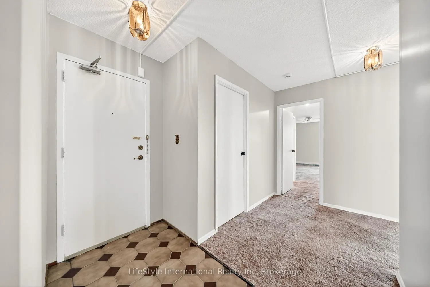19 Woodlawn Road 512 photo 4