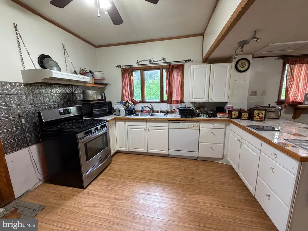 215 Hammond Street, Westernport, MD 21562