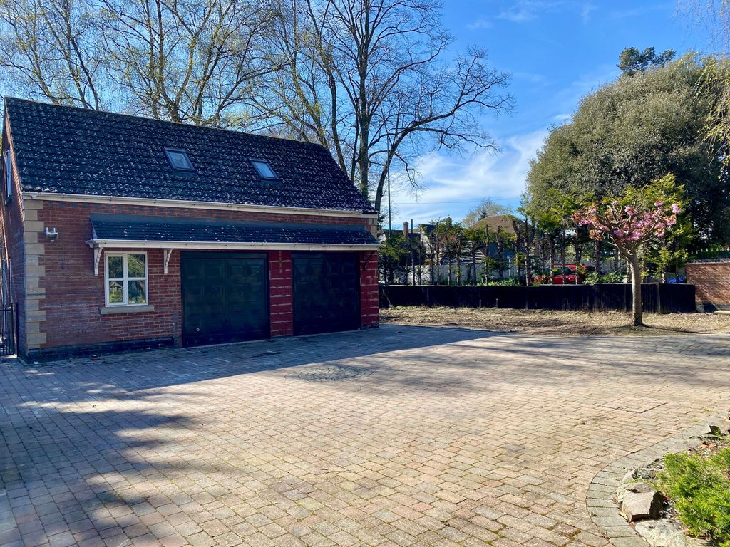 Additional image 44 of 6 bed detached house for saleManthorpe Road, Grantham NG31