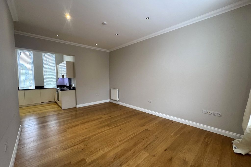 Additional image 8 of 2 bed flat for saleFarnborough Road, Farnborough, Hampshire GU14