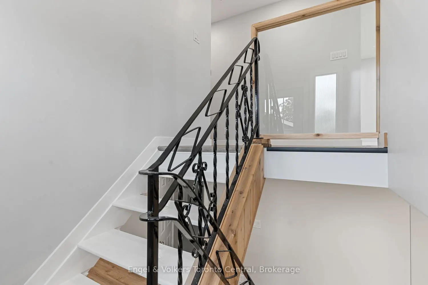 873 9Th Avenue photo 5