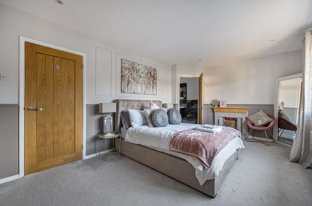 Additional image 13 of 4 bed detached house for saleAshley Road, Farnborough, Hampshire GU14