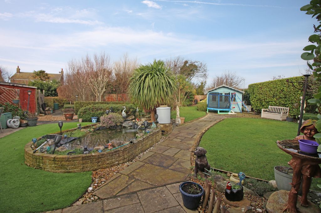 3 bed bungalow for saleBowland Avenue, Fleetwood, Lancashire FY7