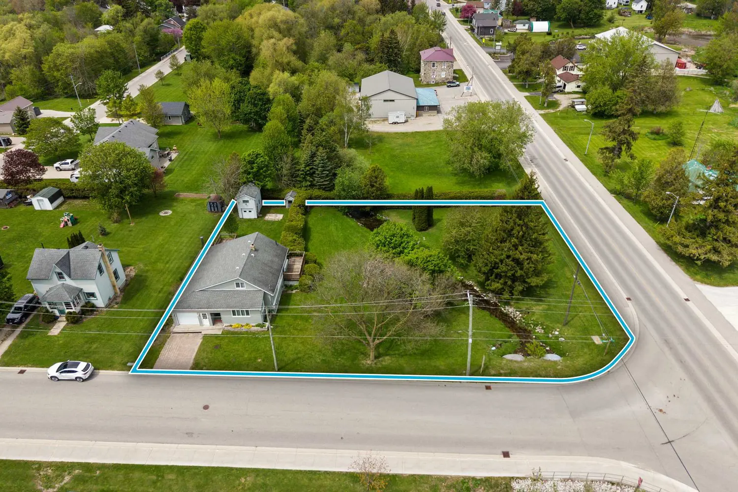 484 Bob Street photo 2