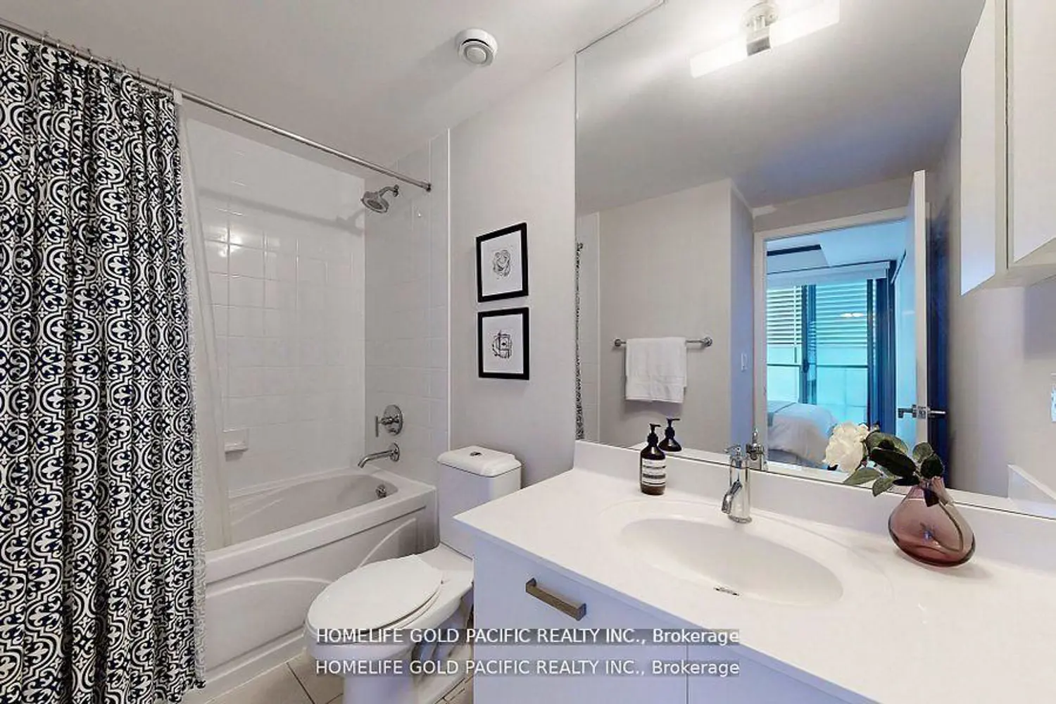 Additional image 9 of 832 Bay Street 1202
