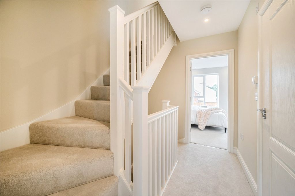 Additional image 19 of 3 bed semi-detached house for salePark Road, Farnborough, Hampshire GU14