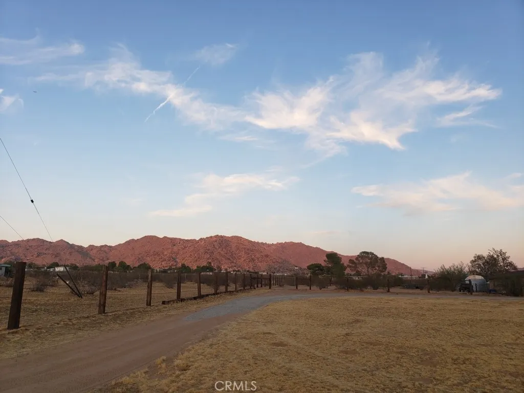 Saguaro Road, Apple Valley, CA 92307 photo 2