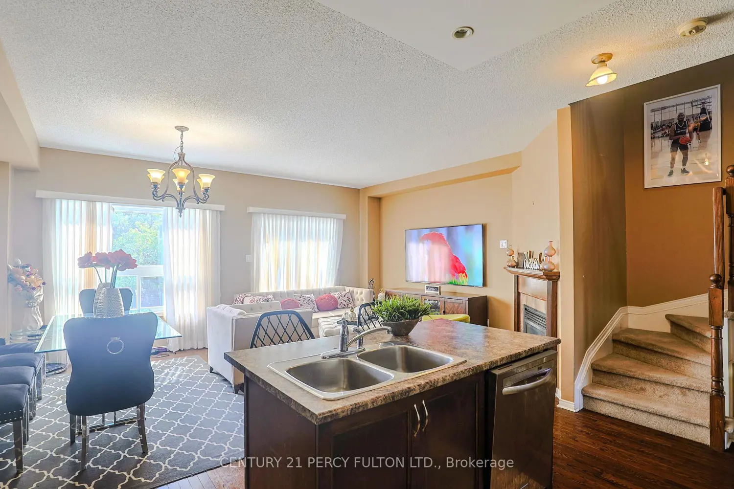 116 Dahlia Street photo 2