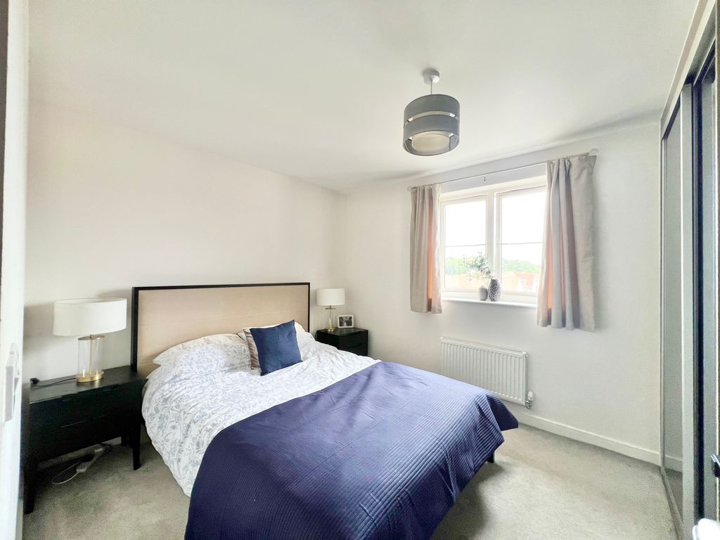 Additional image 10 of 2 bed flat for saleHurst Avenue, Blackwater, Camberley GU17