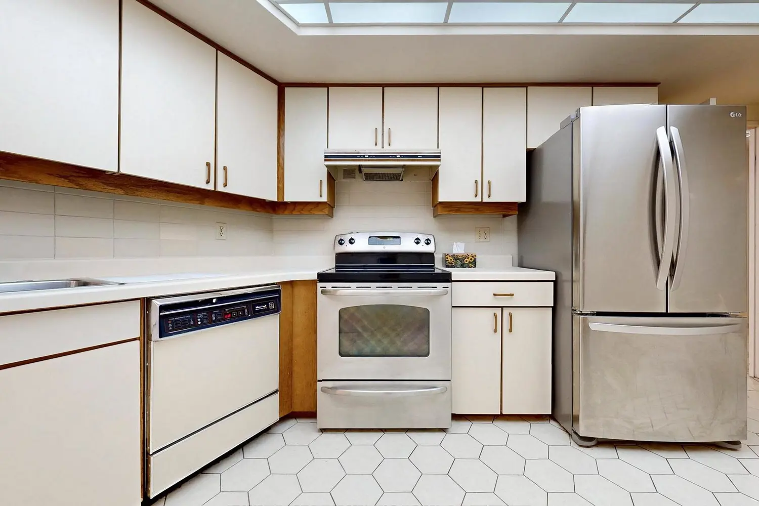 Additional image 5 of 85 Skymark Drive 1001
