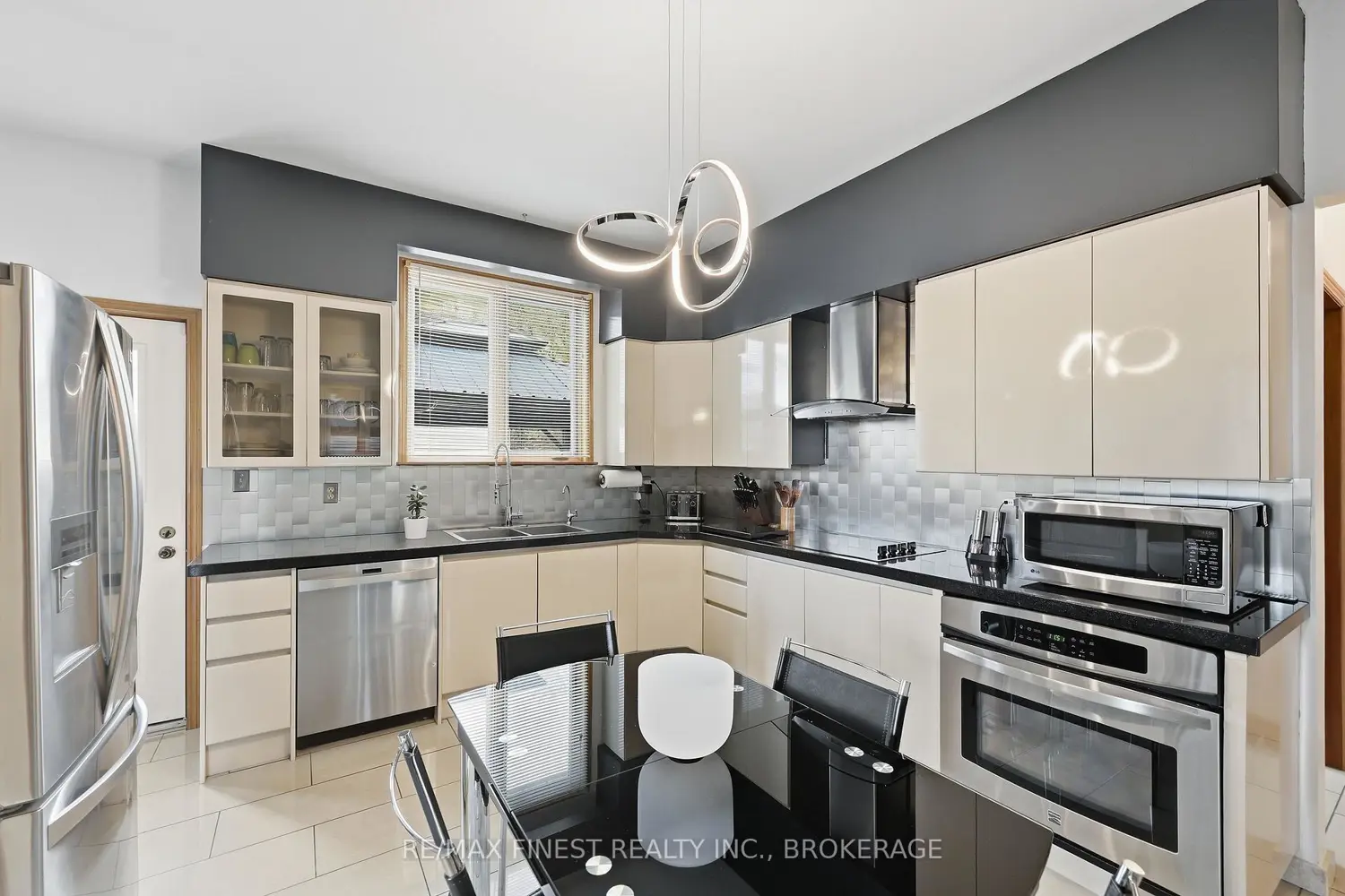 895 Nottinghill Avenue photo 4