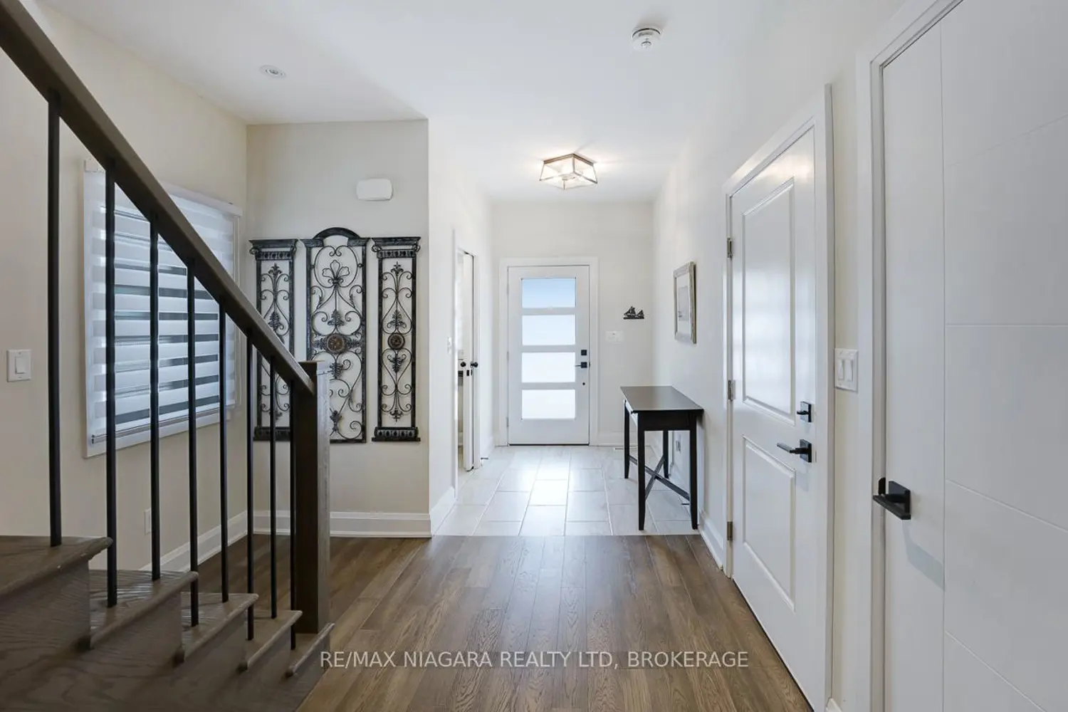 77B Broadway photo 4