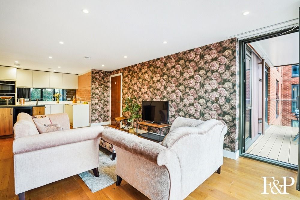 Additional image 14 of 2 bed flat for saleStation Road, Gerrards Cross SL9