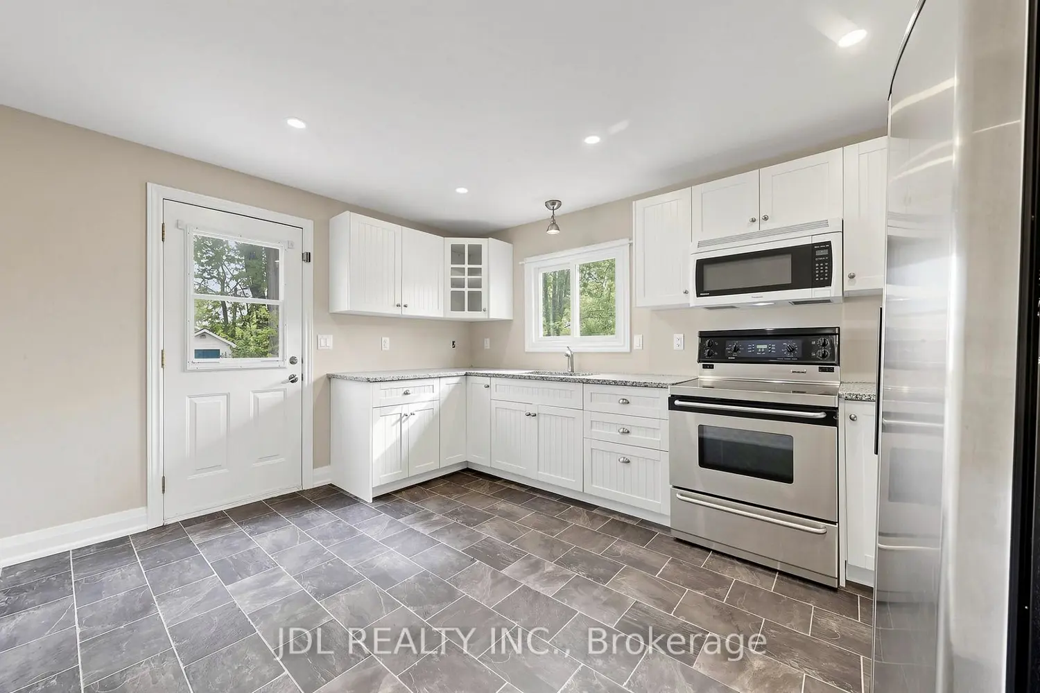 245 Royal Road photo 3