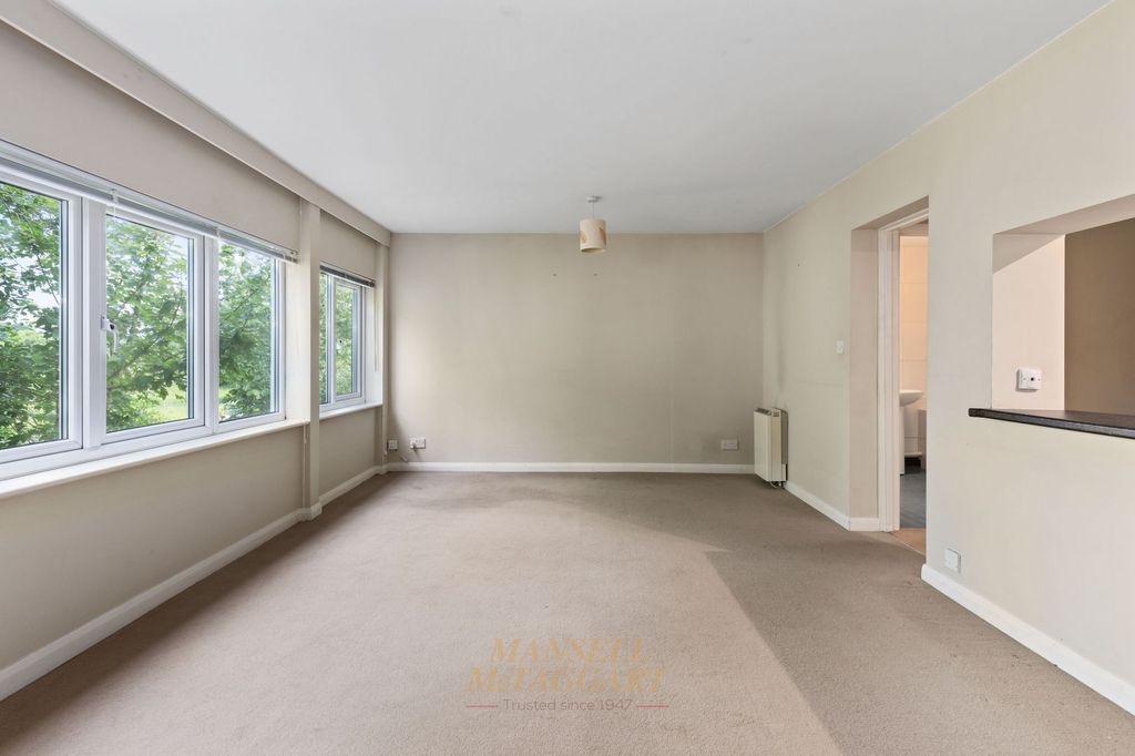 Studio for saleHartfield Road, Forest Row RH18 photo 3