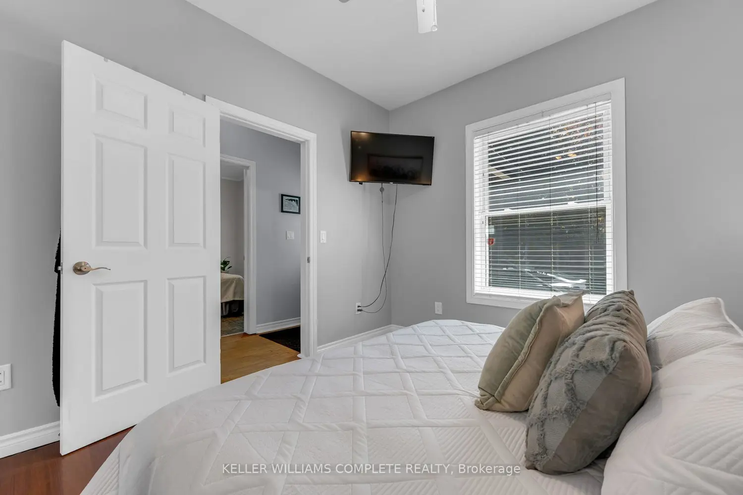 110 Oak Street photo 4