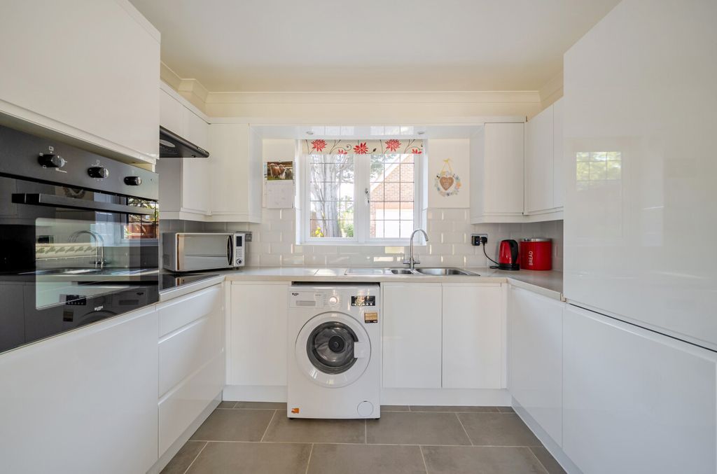 Additional image 13 of 4 bed detached house for saleReading Road South, Fleet, Hampshire GU52