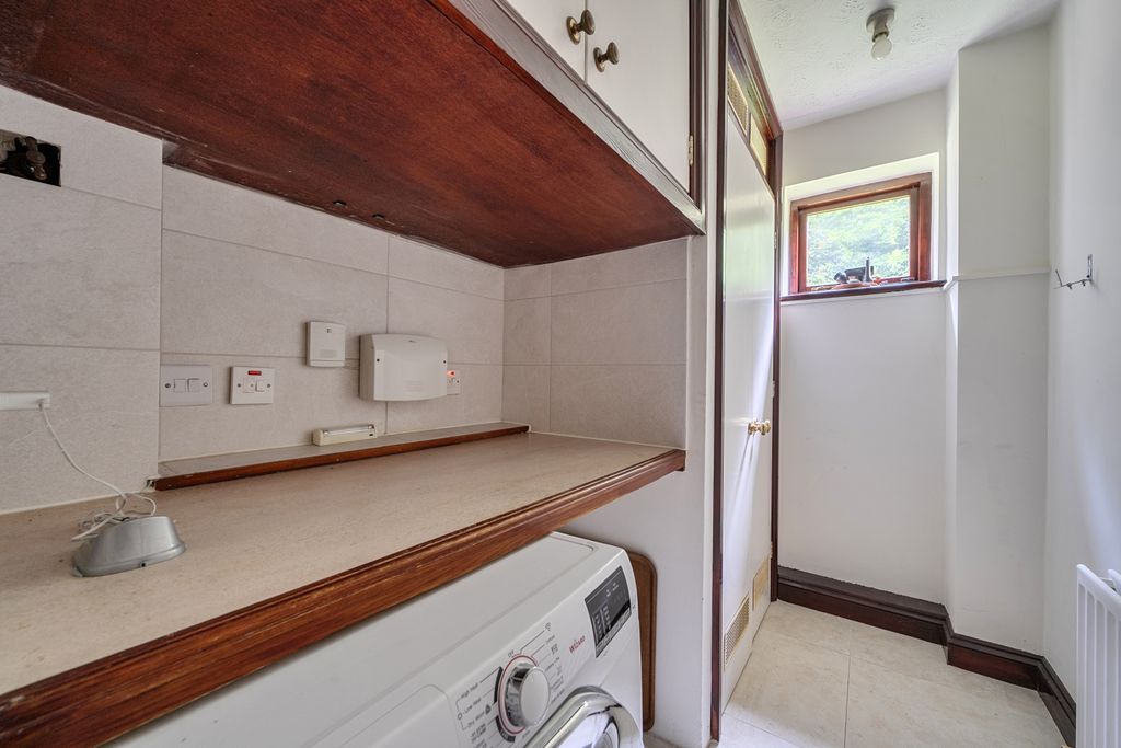 Additional image 17 of 3 bed flat for saleRaylands Mead, Gerrards Cross, Buckinghamshire SL9