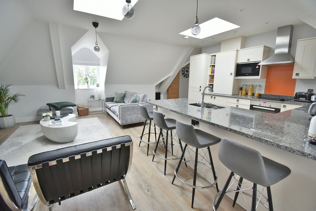 Additional image 5 of 2 bed flat for saleBeaufoys Avenue, Ferndown BH22