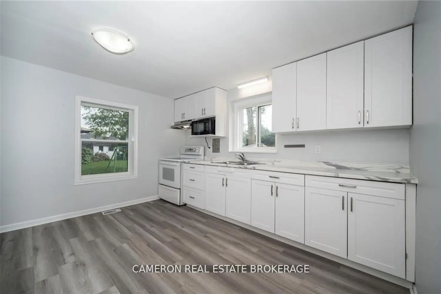 8-8 1/2 Adam Dixon Avenue photo 3