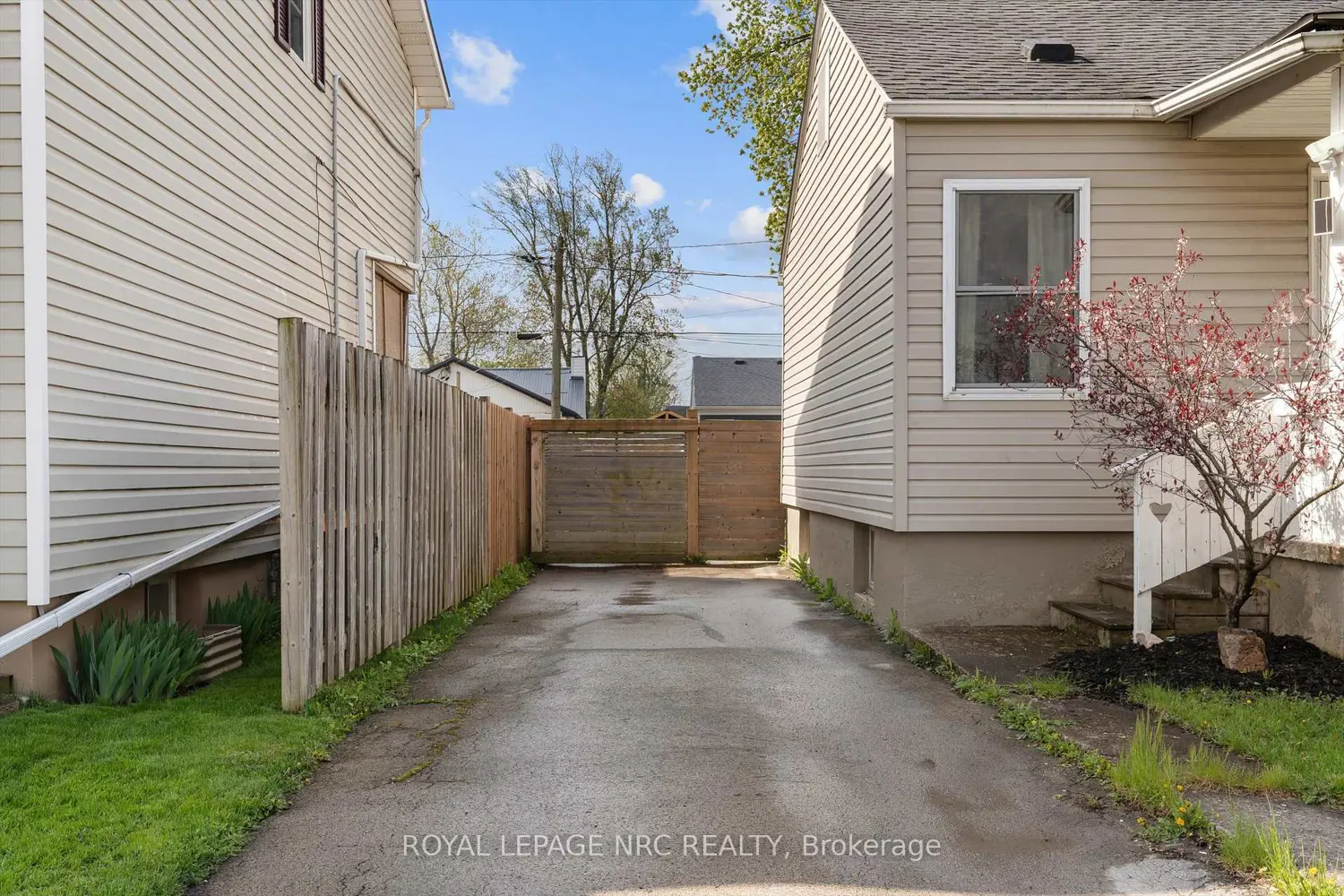 361 Lincoln Street photo 4