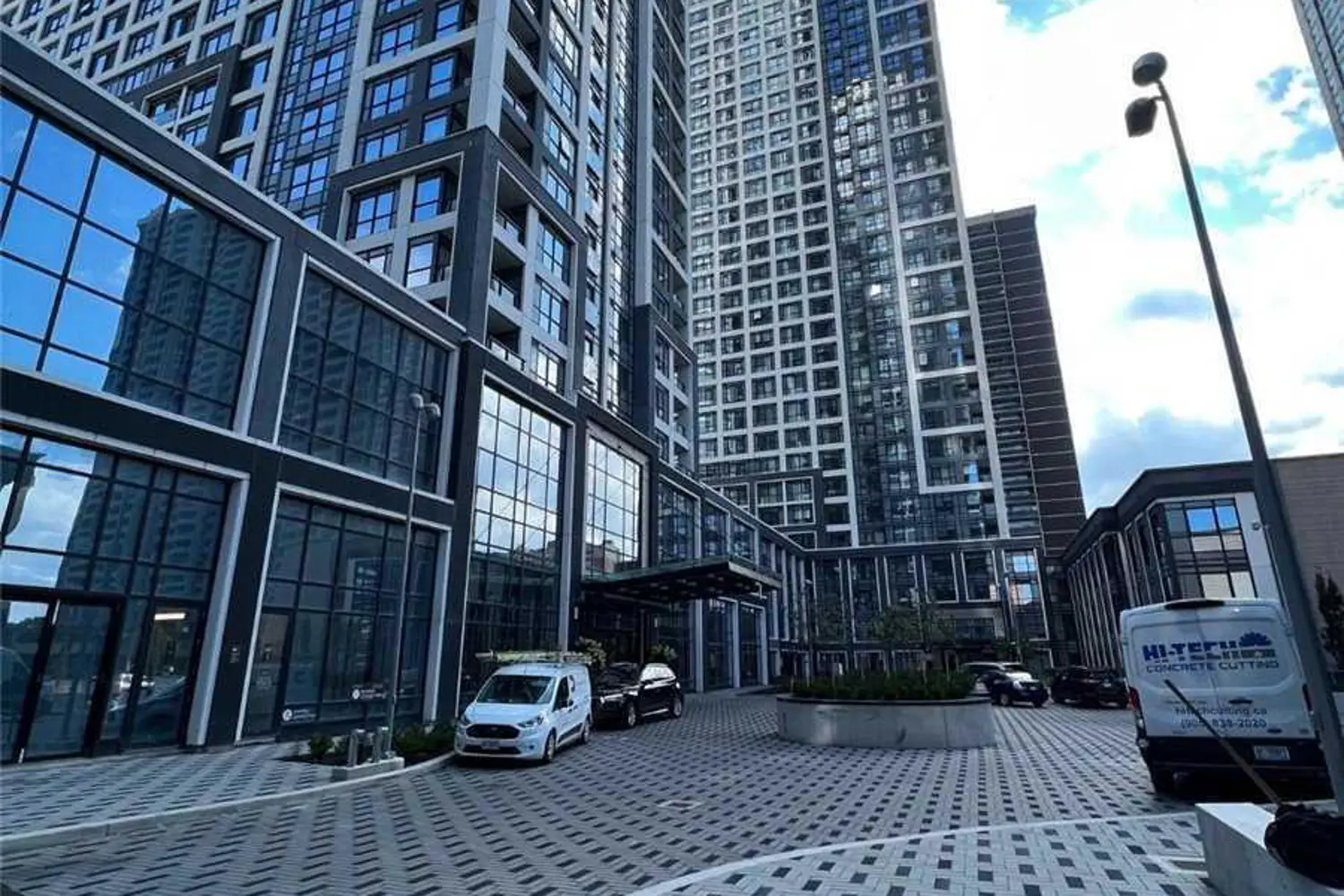 5 Mabelle Avenue 1527