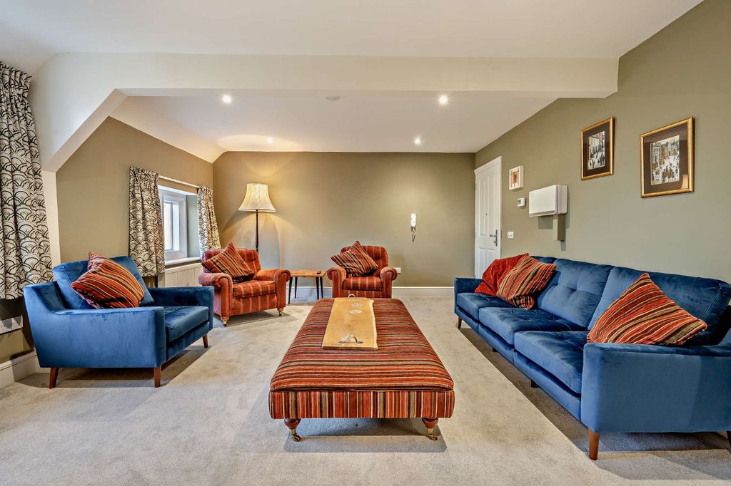 Additional image 4 of 1 bed flat for saleHigh Street, Fairford, Gloucestershire GL7