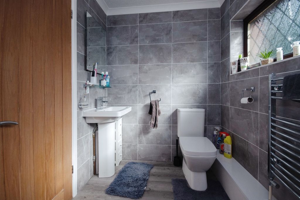 Additional image 16 of 5 bed semi-detached house for salePennys Crescent, Fordingbridge SP6