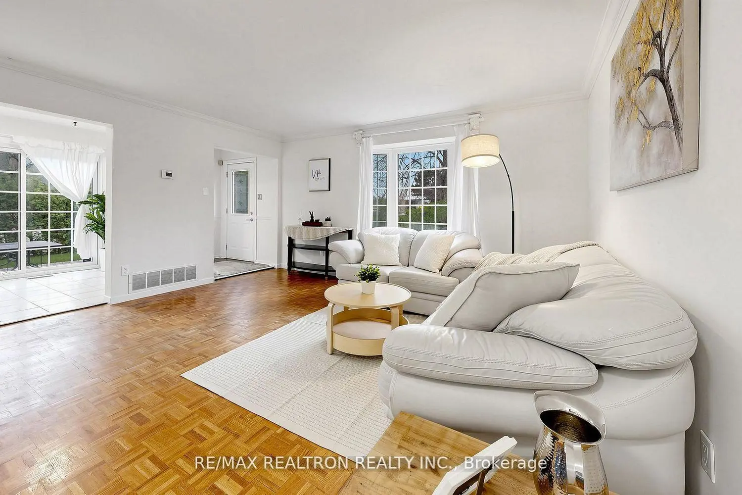 135 Avenue Road photo 5